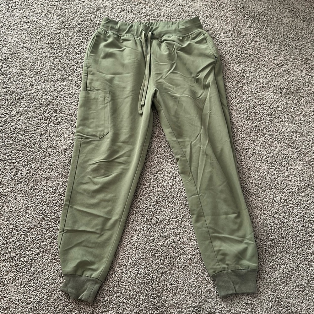 Mandala Jogger Scrub Pants in Olive Green